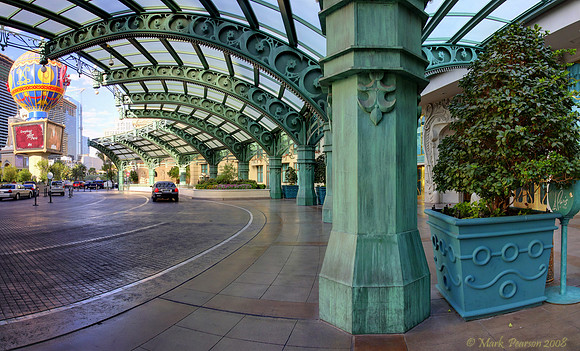 Porte-cochère Paris Hotel